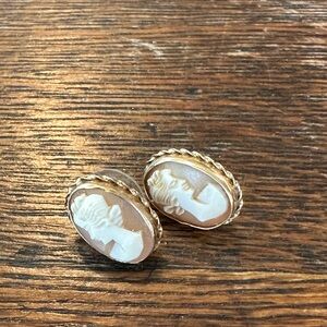 Gold  Cameo Earrings in Beige and White - Classic Women's Jewelry 14 kt